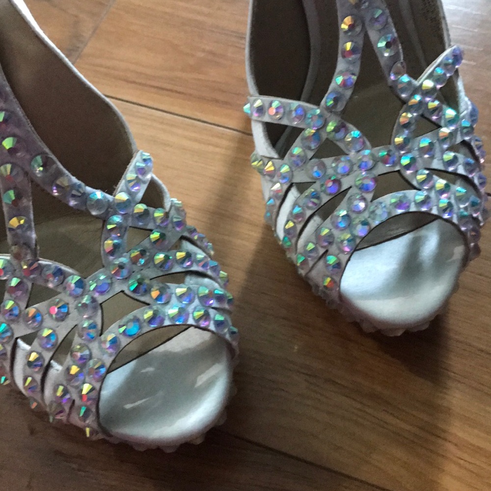 Stunning new Joan & David Rhinestone Platforms - Picture 2 of 7